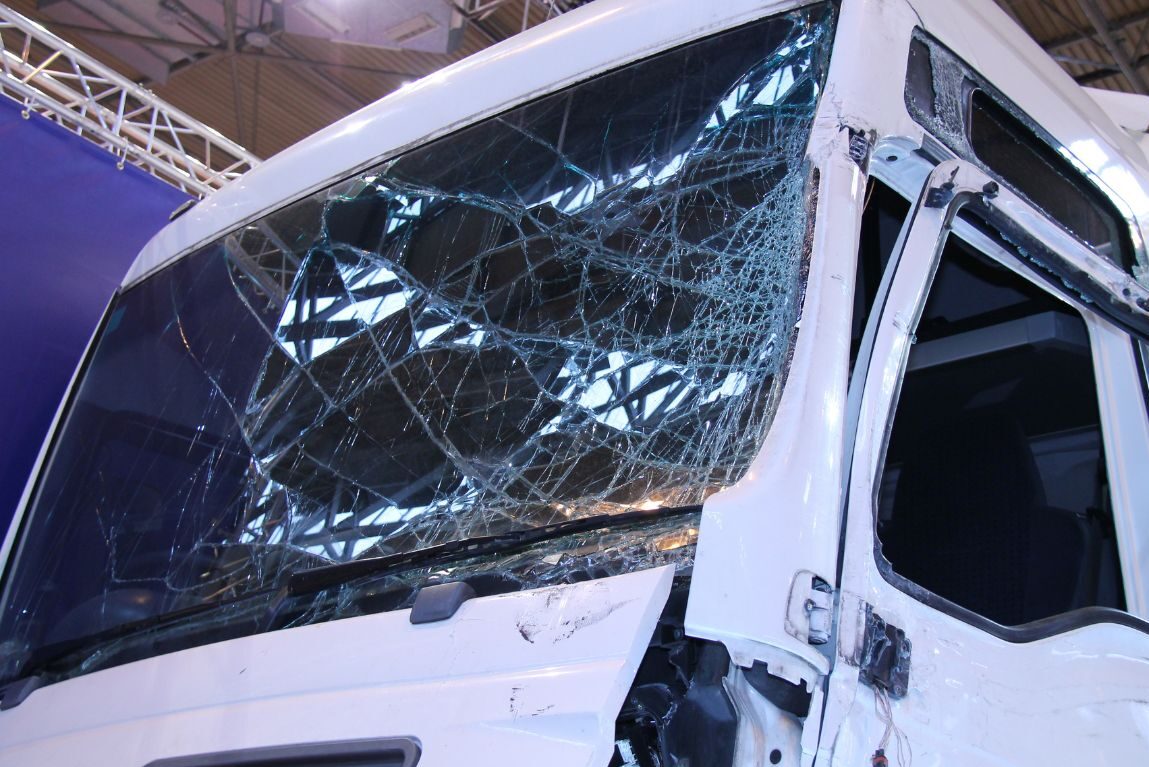 commercial auto glass repairs and replacement